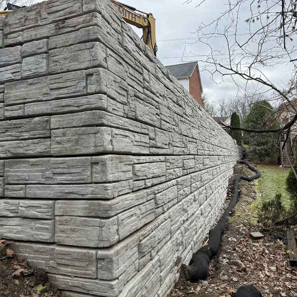 ReCon Retaining Wall Installation 3 IMG 1773